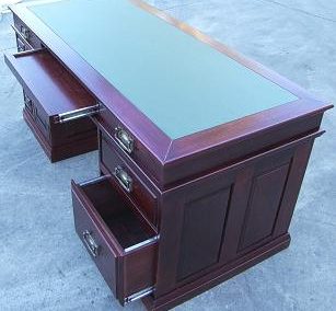 The Mandurah – Partners Desk