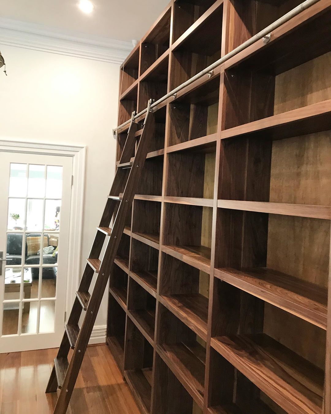 grandchesterdesign_bookcase_ladder